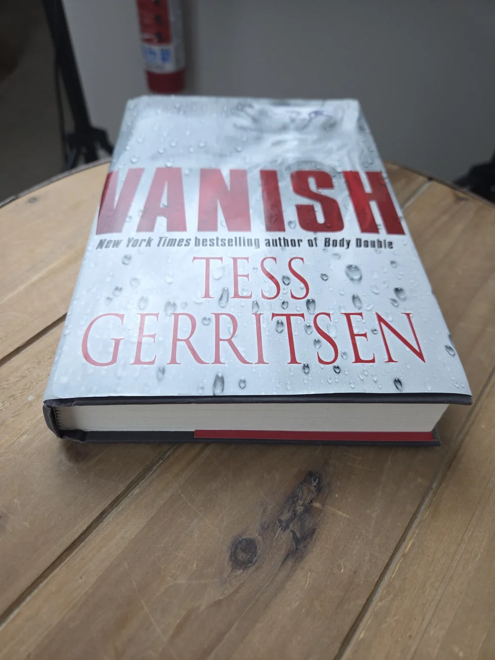VANISH by Tess Gerritsen - White & Red Hardcover Book